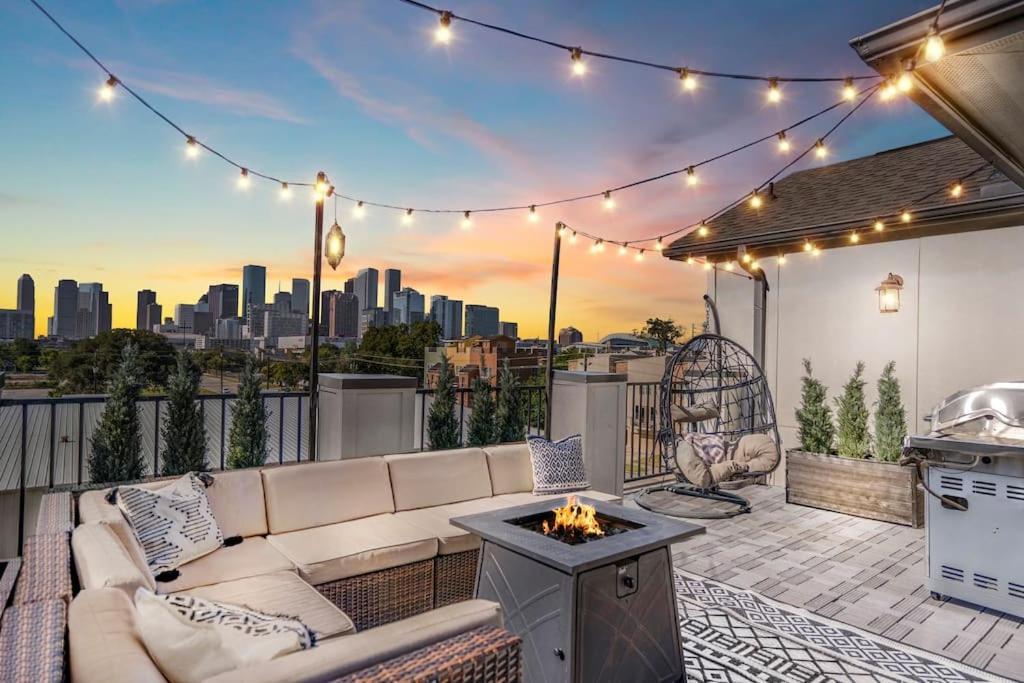 Luxury Downtown Home W Rooftop Deck In The Skyline ヒューストン エクステリア 写真