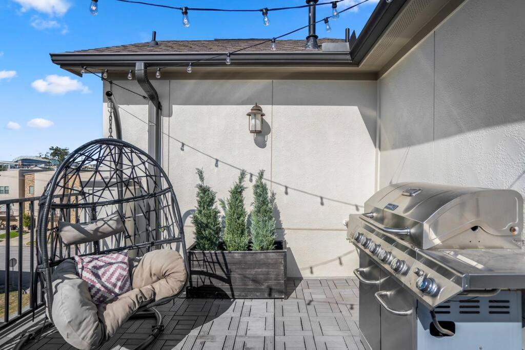 Luxury Downtown Home W Rooftop Deck In The Skyline ヒューストン エクステリア 写真