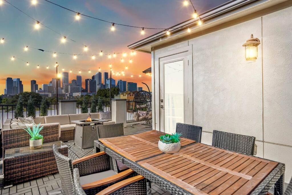 Luxury Downtown Home W Rooftop Deck In The Skyline ヒューストン エクステリア 写真