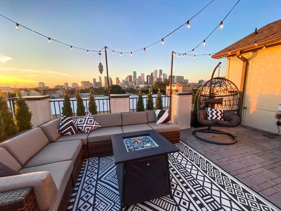 Luxury Downtown Home W Rooftop Deck In The Skyline ヒューストン エクステリア 写真